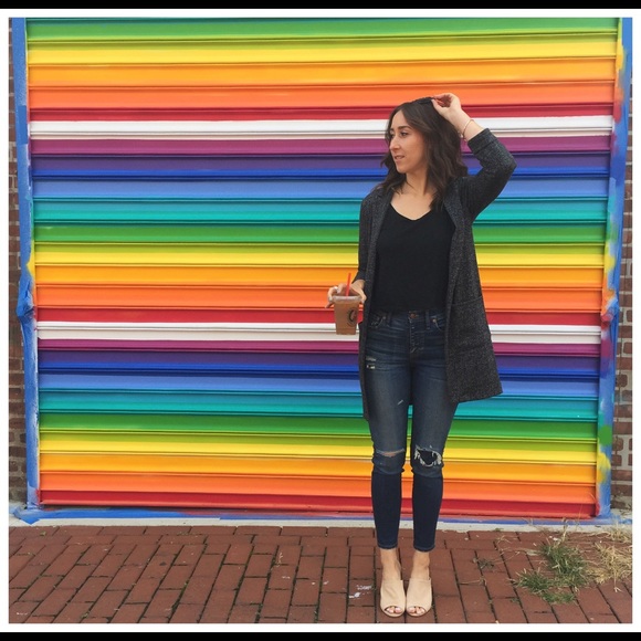 Meet your Posher, Jessica - Picture 3 of 6